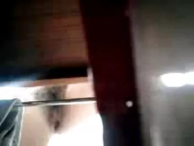 Блондинка, змащена маслом, як знімають порно фільми готова отримати удар